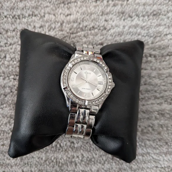 Great condition Guess Watch/Stainless Steel, Silver In Color-Comes W/Extra Links - Picture 8 of 8